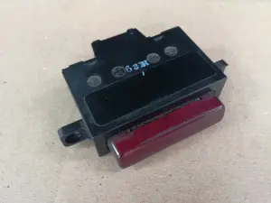 Кнопка аварийной сигнализации Mazda 323 BG