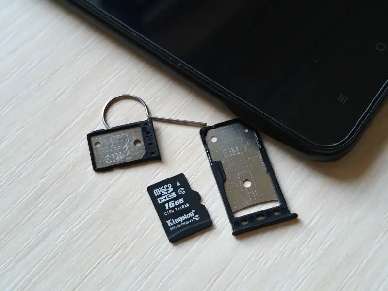 Смартфон Xiaomi Redmi Go + чехол, стекло, карта памяти