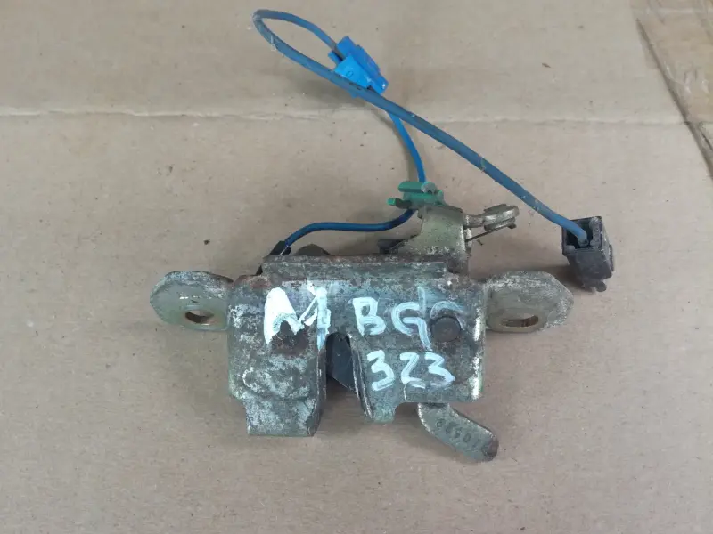 Замок багажника Mazda 323 BG
