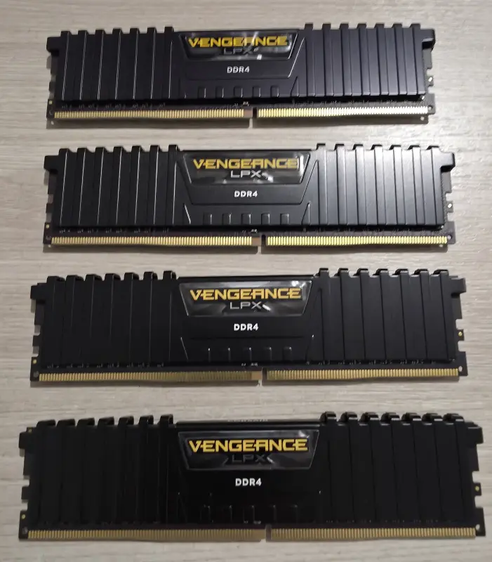 Оперативная память: Corsair Vengeance LPX 2x8GB DDR4 PC4-24000 [CMK16GX4M2B3000C15]