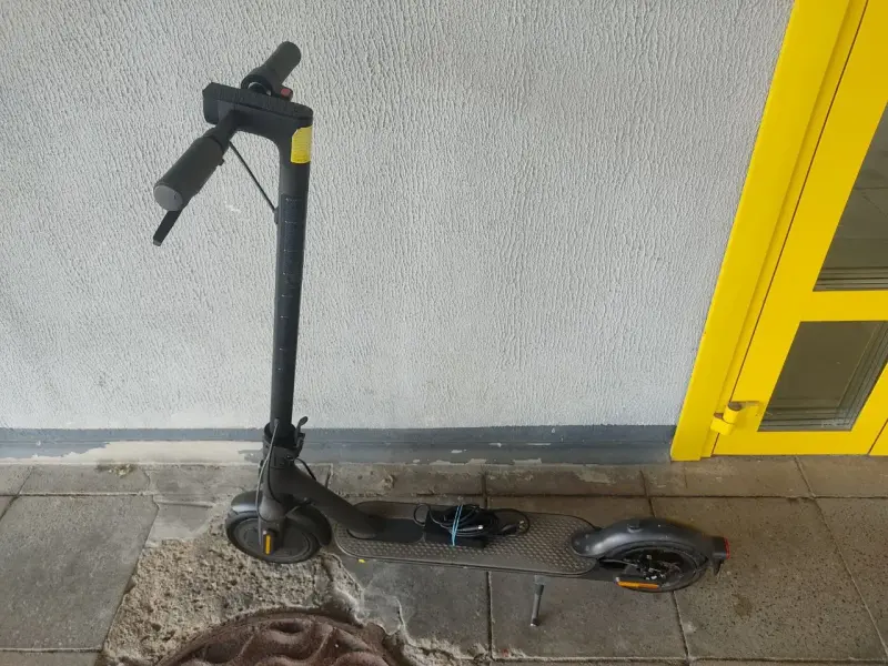 Электросамокат Xiaomi Mi Electric Scooter Essential (а.85-013327)