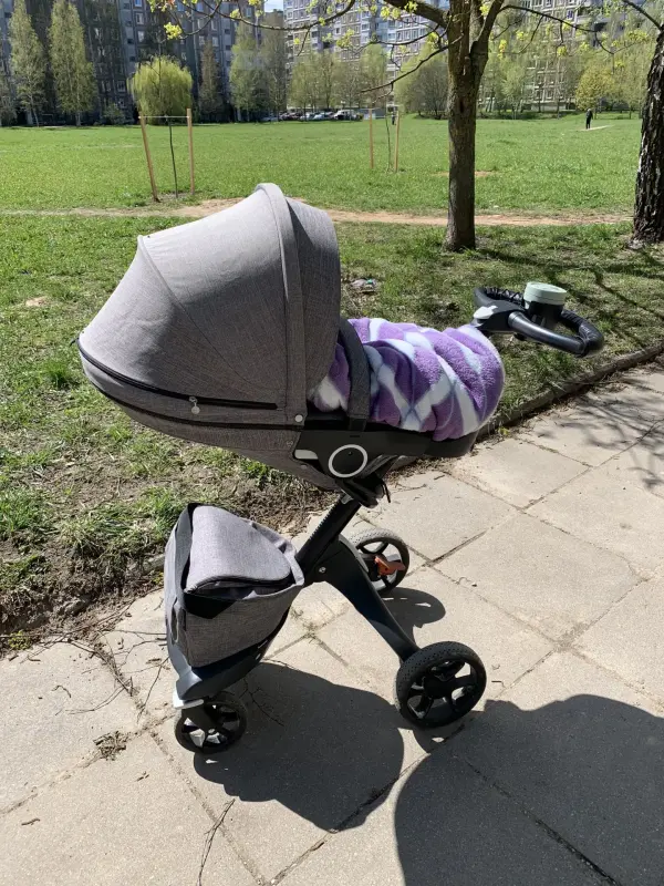 Детская коляска stokke xplory v5 2 в1 на черном шасси