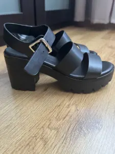 Босоножки женские