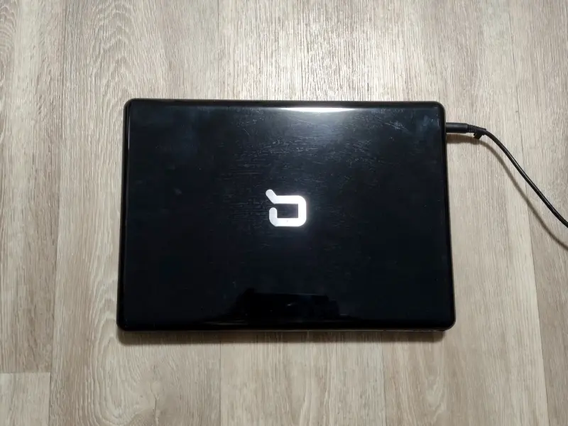 Ноутбук HP Compaq Presario CQ40-215WM
