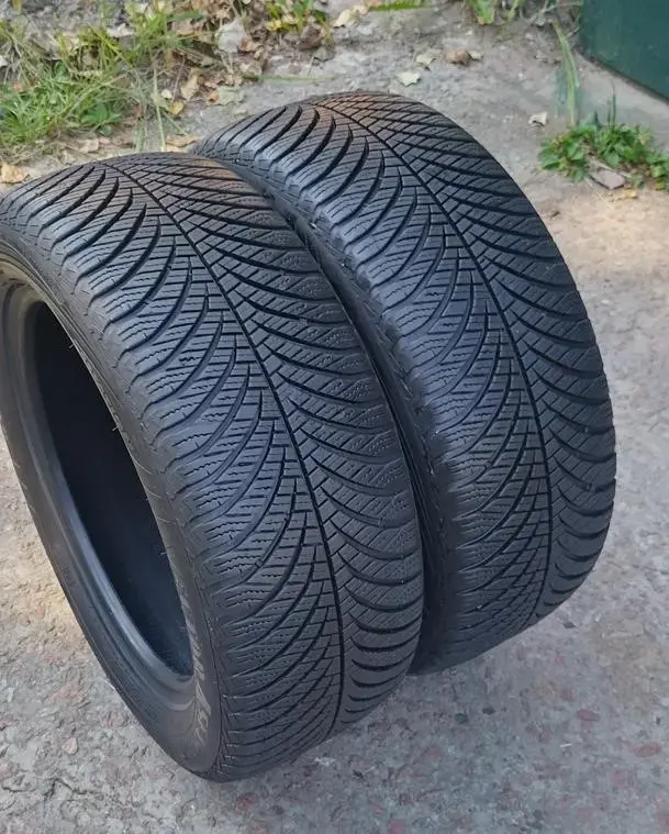 Зимние шины GOODYEAR 205/55 R16 2шт.