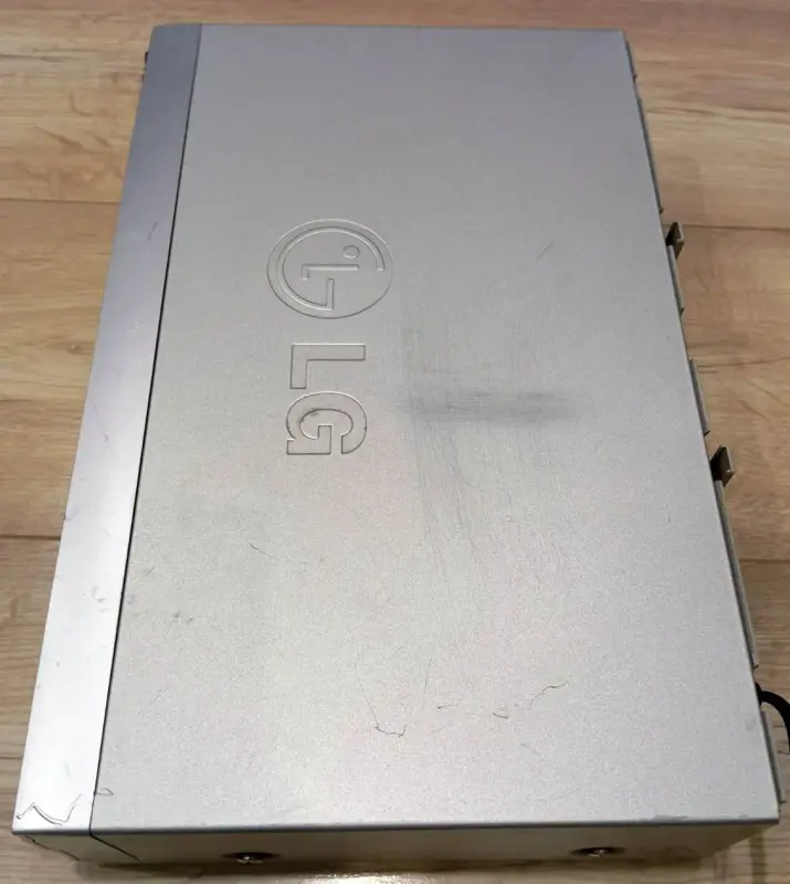Видеомагнитофон LG L418