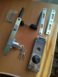 Продам замок дверной врезной ,кнопочный