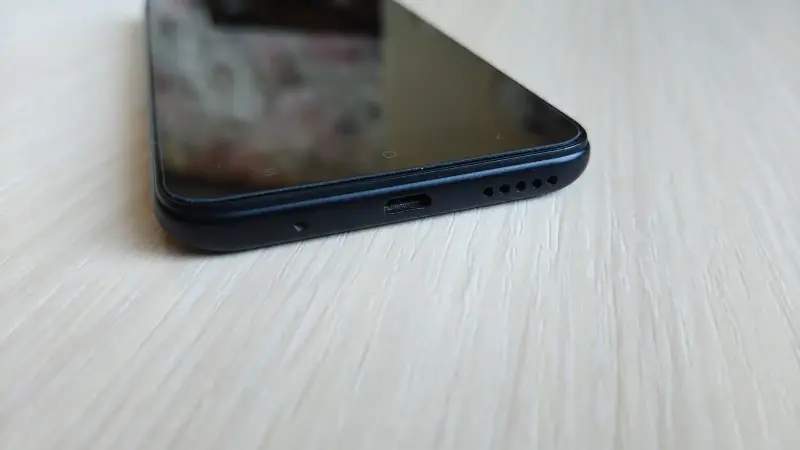 Смартфон Xiaomi Redmi Go + чехол, стекло, карта памяти