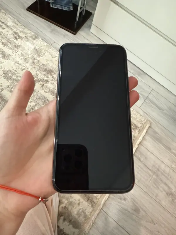 Телефон Apple iPhone 11 pro золотистый