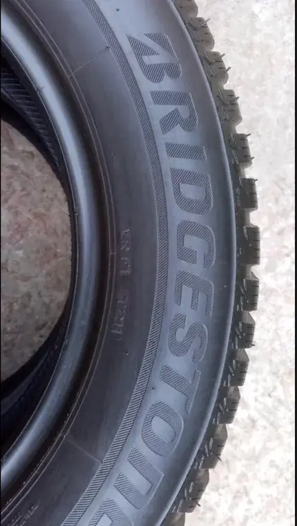 Шины зимние BRIDGESTONE 215/60 R16 (2 шт.)