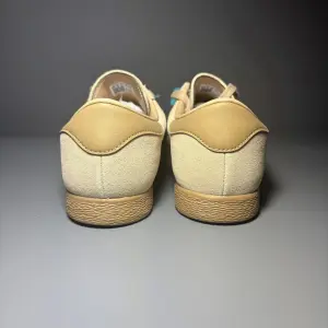 Кроссовки Adidas originals stadt