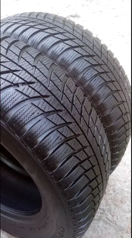 Шины зимние BRIDGESTONE 215/60 R16 (2 шт.)