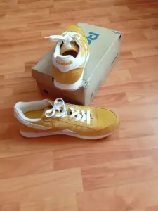 Кроссовки