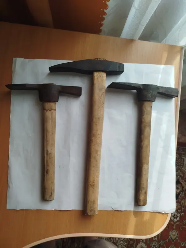 Продам молоток каменщика ( печника)