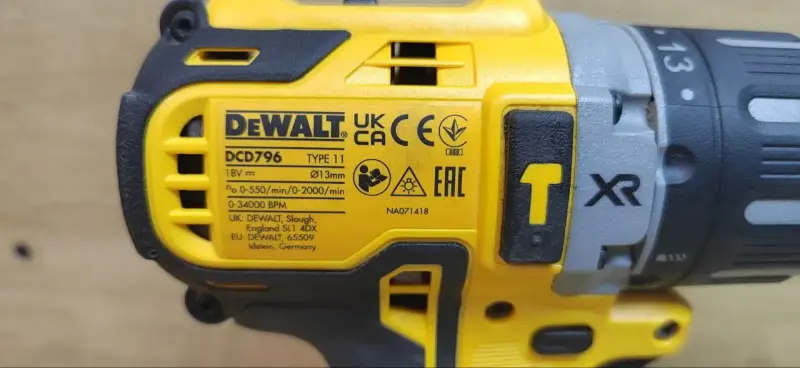 Ударная дрель-шуруповерт DeWalt DCD796P2 (а.46-045244)
