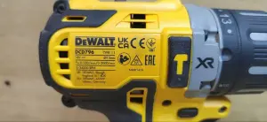 Ударная дрель-шуруповерт DeWalt DCD796P2 (а.46-045244)