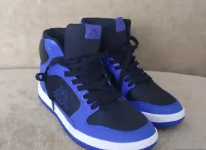 Осенние кроссовки КАРРА