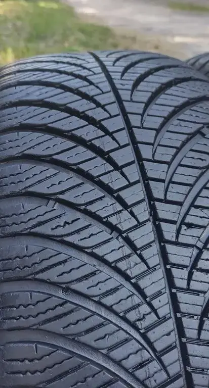 Зимние шины GOODYEAR 205/55 R16 2шт.