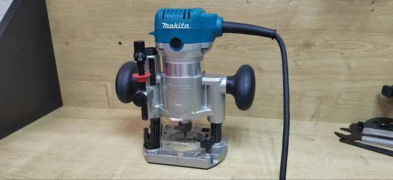 Кромочно-петельный фрезер Makita RT0700CX2 (а.46-045109)