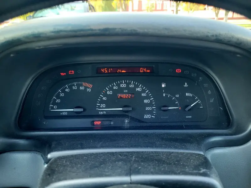 Рено лагуна 1 лифтбек 2.0i