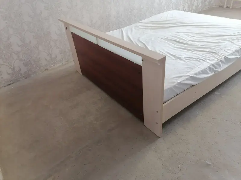 Кровать