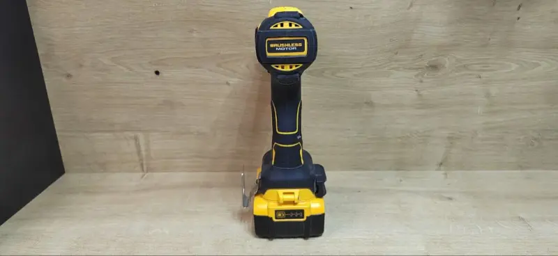 Ударная дрель-шуруповерт DeWalt DCD796P2 (а.46-045244)