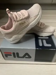 Кроссовки Fila р. 34
