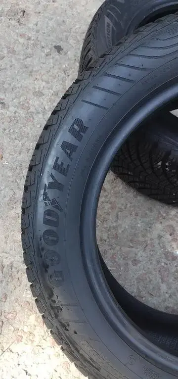 Зимние шины GOODYEAR 205/55 R16 2шт.