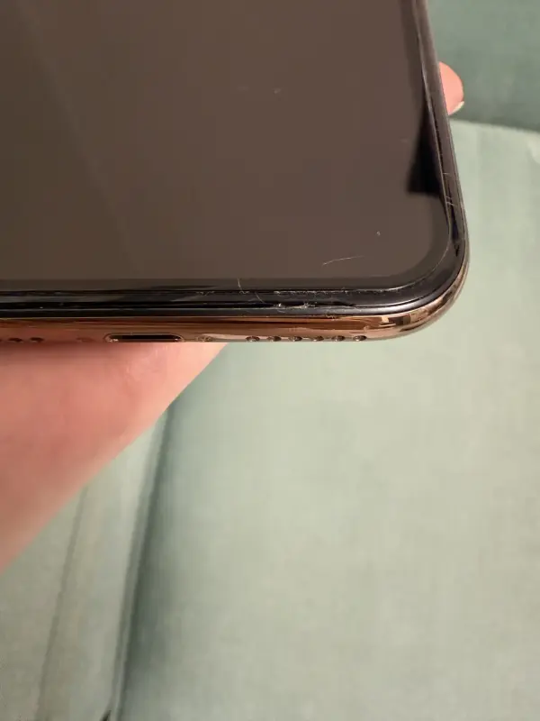 Телефон Apple iPhone 11 pro золотистый