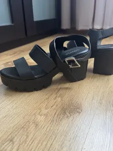 Босоножки женские