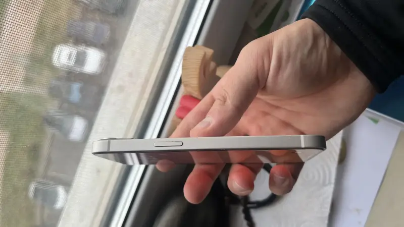 iPhone 13 white 128G