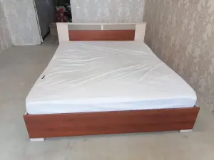 Кровать