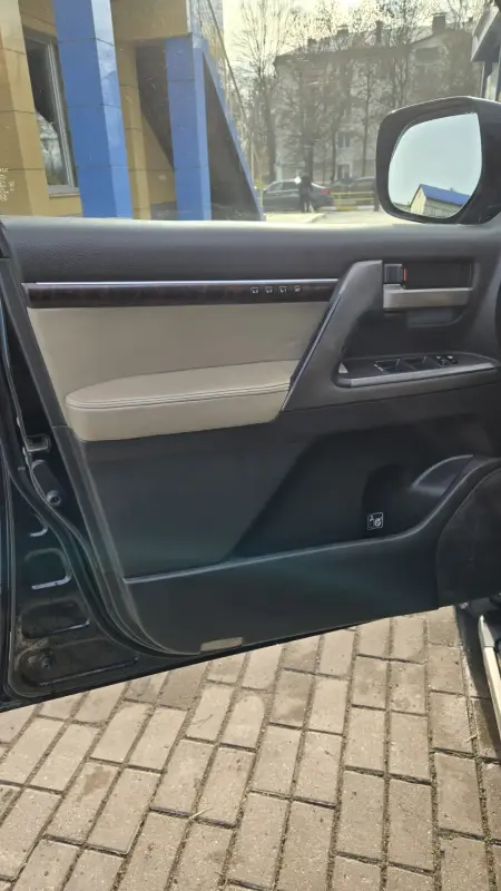 TOYOTA LAND CRUISER 200