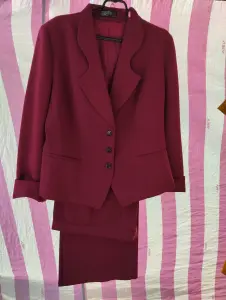 Костюм женский