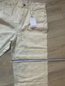 Джинсы Bershka