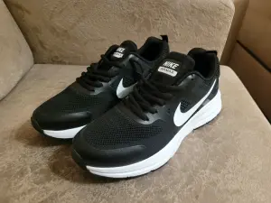 Новые мужские кроссовки Nike