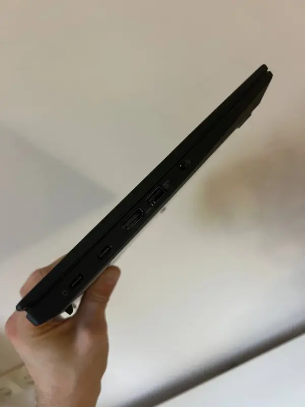Lenovo ThinkPad T14s gen4 Ryzen 7 7840U/32 Gb/1 TB