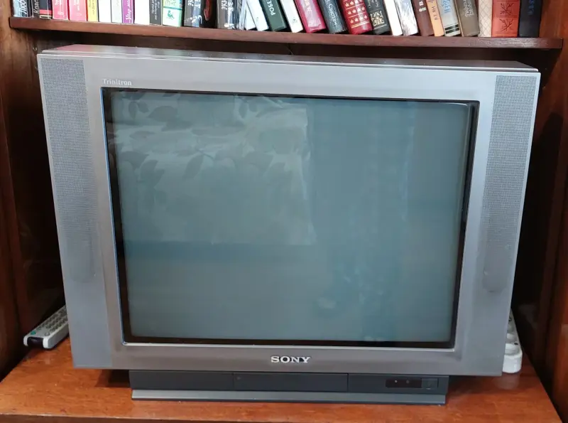 Телевизор кинескопный Sony Trinitron 61 см диагональ, торг.