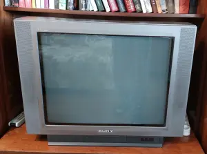 Телевизор кинескопный Sony Trinitron 61 см диагональ, торг.