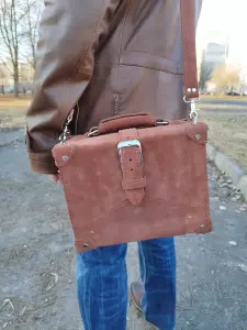 ДОРОЖНЫЙ КЕЙС ИЗ КОЖИ