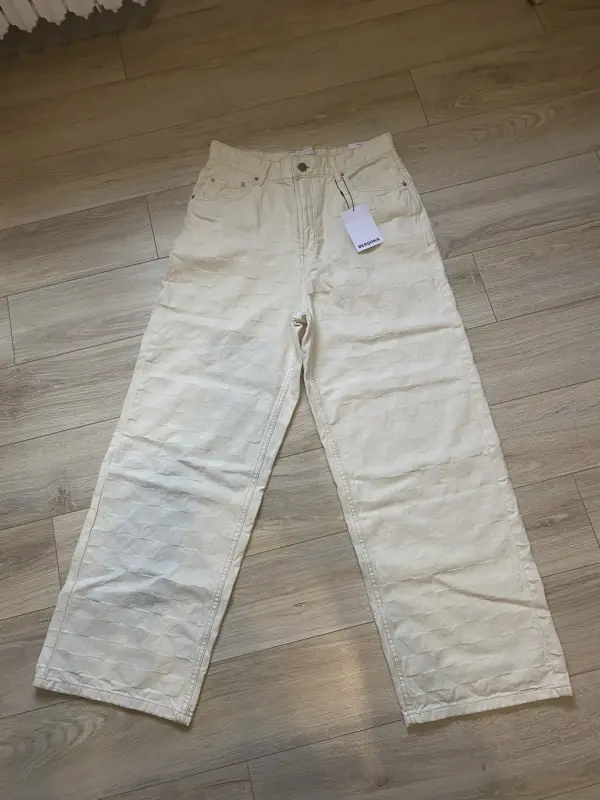 Джинсы Bershka