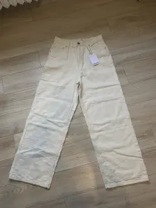 Джинсы Bershka