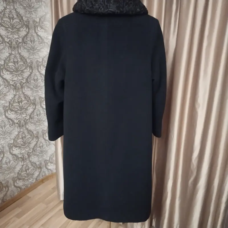 Шуба натур.мех каракуль р-р 46-48+Подарок