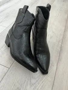 Сапоги казаки черные