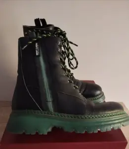 Ботинки зимние. НОВЫЕ. Нат.кожа.