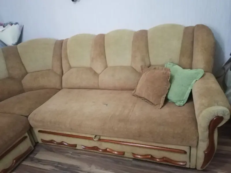 Угловой диван и кресло