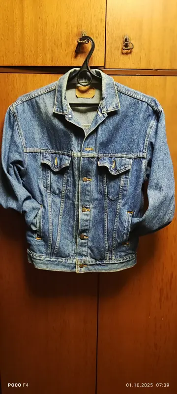 Куртка"Levis"