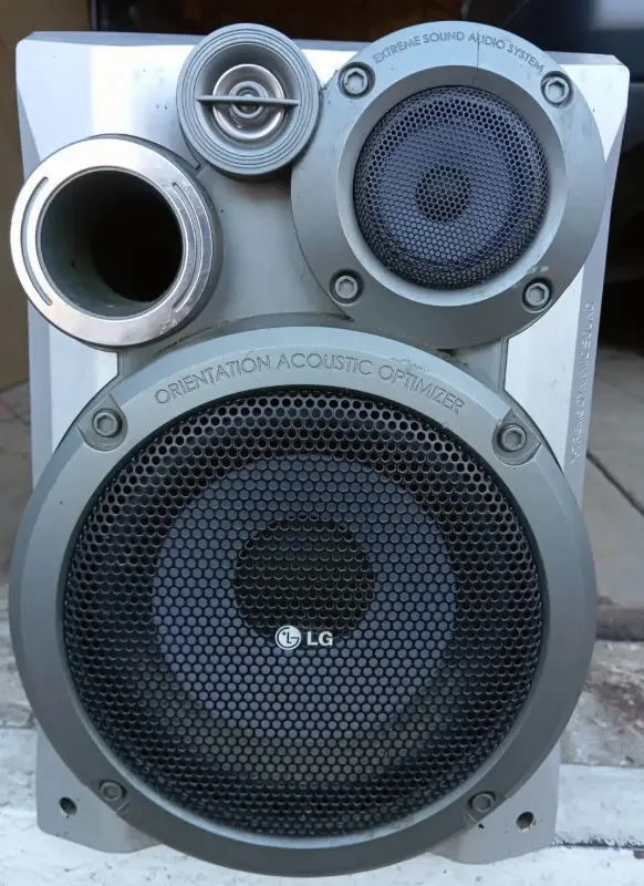 Музыкальный центр LG LM-U1350