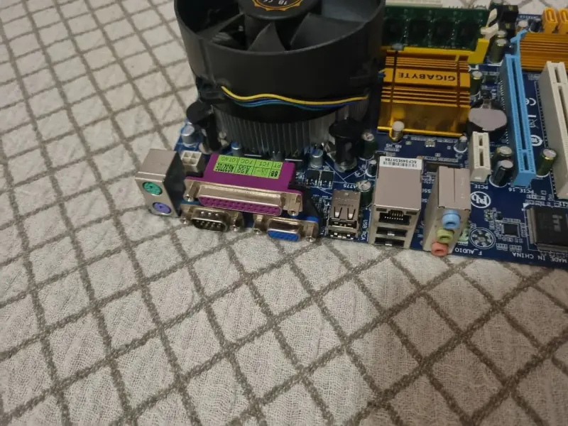 Материнская плата Gigabyte GA-G31M-ES2L socket 775
