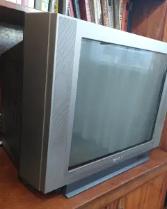 Телевизор кинескопный Sony Trinitron 61 см диагональ, торг.